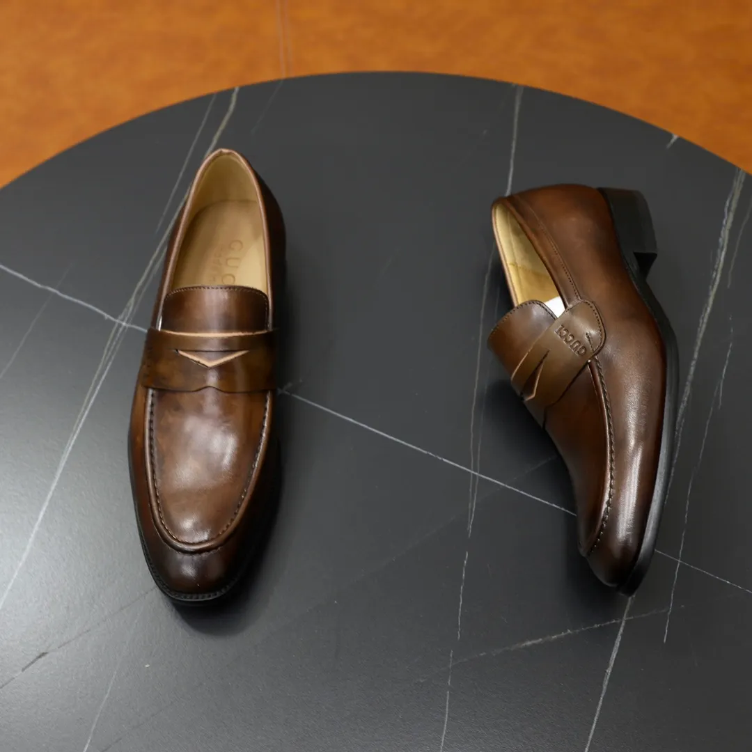 Men's shoes: 250🙅‍♂️🙅‍♂️🙅‍♂️Niuli Brand: GUCCI Size: 38-44 (45 can be customized) Level: Counter classic Material: Original soft cowhide upper Comfortable cowhide lining Original lightweight outsole Style category: Business casual footwear Driving leather shoes Color: Actual picture color